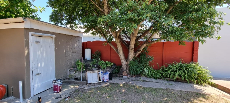 To Let 4 Bedroom Property for Rent in Berea Eastern Cape